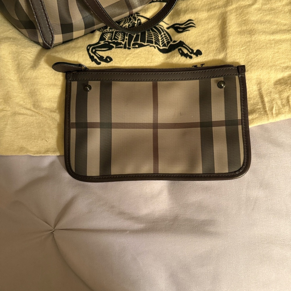 AUTHENTIC: Burberry Nova Check Tote- Used Like New - Picture 3 of 13